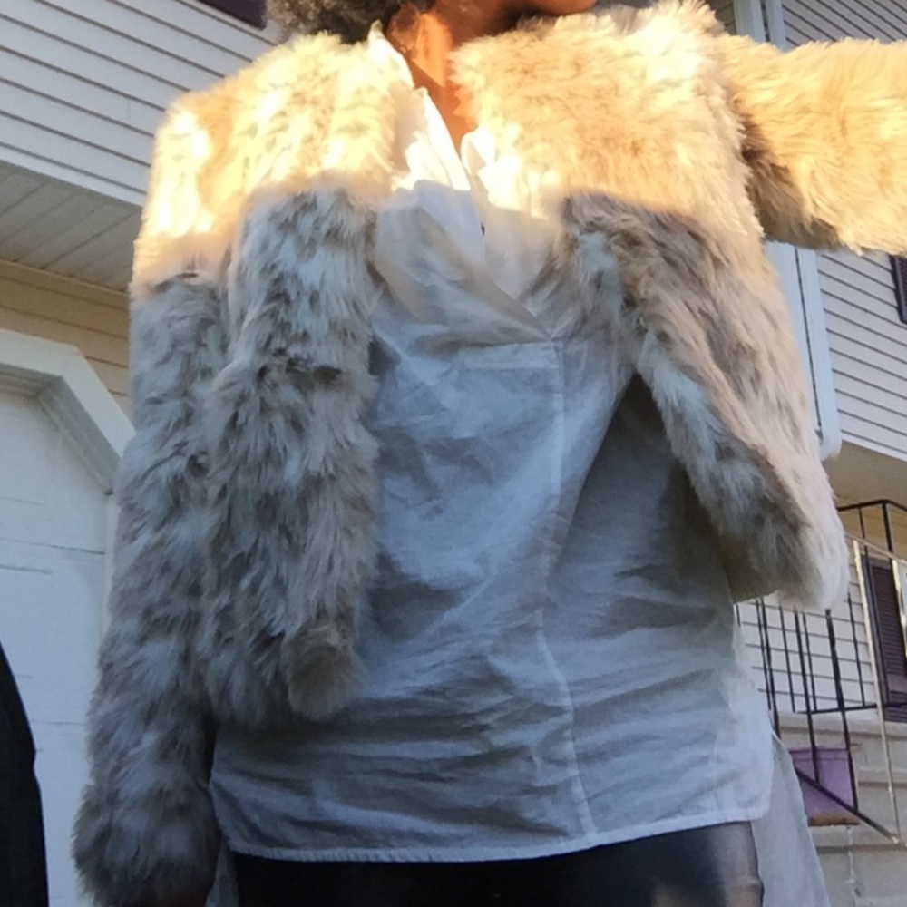 Urban Outfitters Faux Fur - Picture 6 of 8